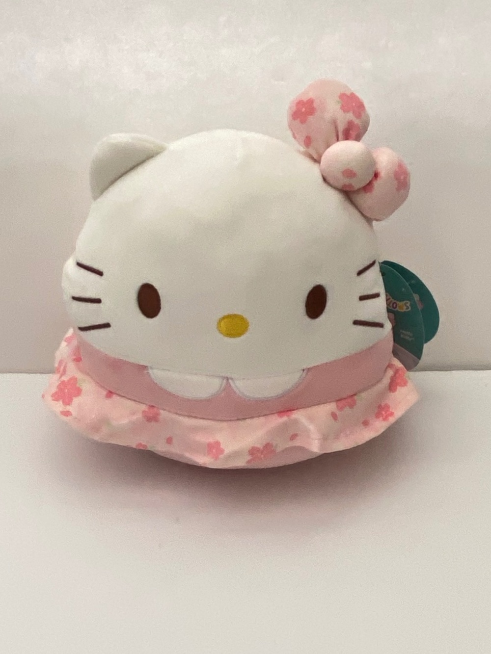 NEW HELLO KITTY Squishmallows - Picture 3 of 10